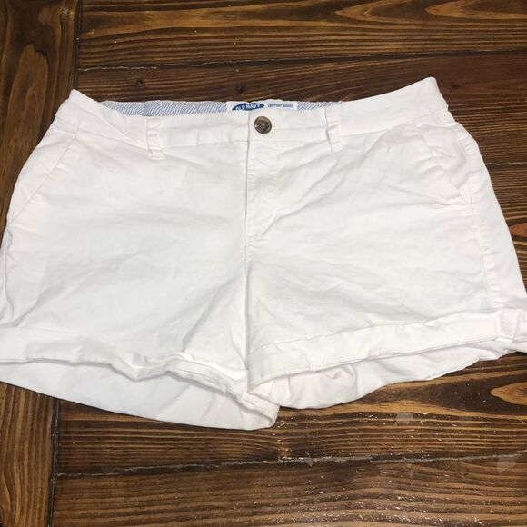 Old Navy Everyday White cuffed Shorts Size 6 - Picture 1 of 6